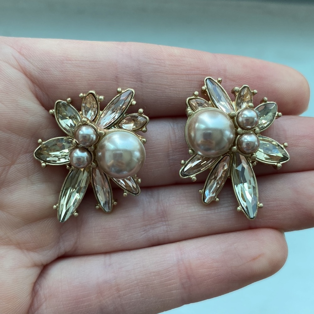 Pearl & diamonte stud earrings